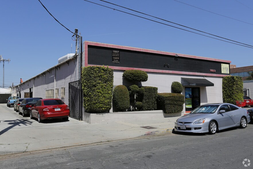 More Photos Of 15013-15019 Califa St, Van Nuys Manufacturing For Lease