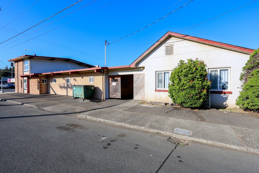 More Photos Of 2178 Winchester Ave, Reedsport Hotel For Sale