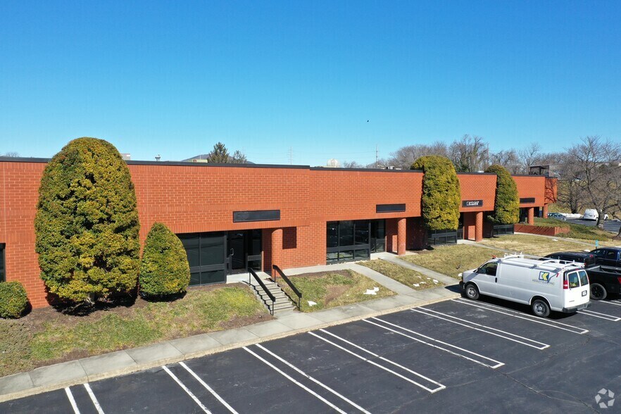 More Photos Of 1302-1338 Plantation Rd NE, Roanoke Light Distribution For Lease