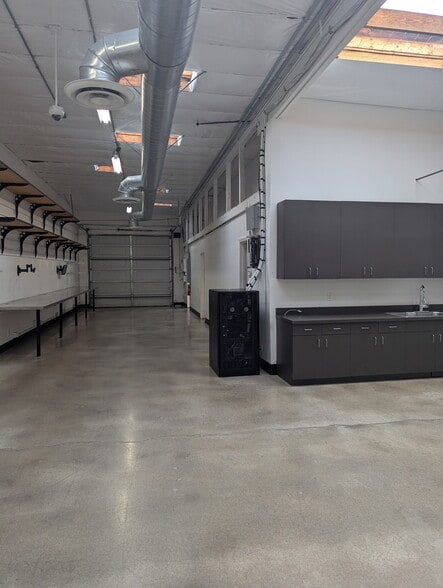 More Photos Of 530 Cypress Ave, Hermosa Beach Warehouse For Lease