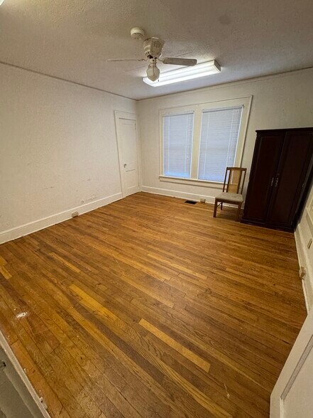More Photos Of 4003 Old Buncombe Rd, Greenville Office Residential For Sale