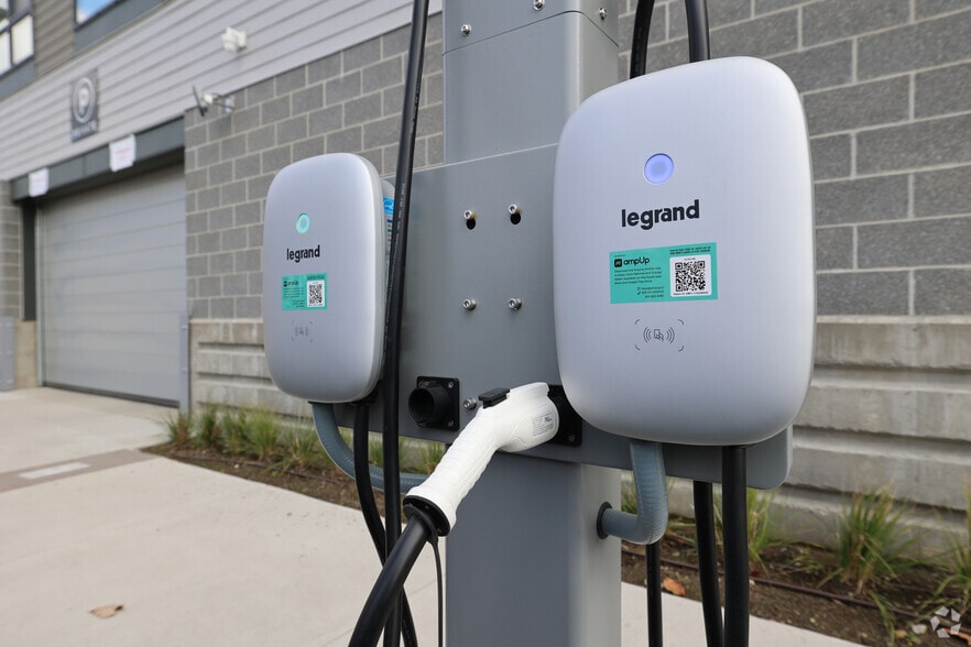 More Photos Of 266 Canal St, Salem Apartments For Lease