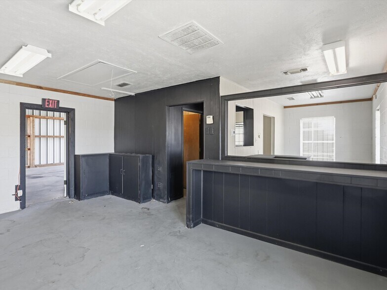 More Photos Of 4208 Benbrook Hwy, Fort Worth Office For Sale