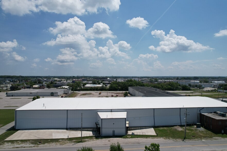 More Photos Of 2341 30th St, Lafayette Industrial For Lease