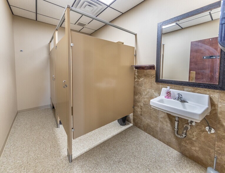 More Photos Of 23 Briercroft Office Park, Lubbock Office For Lease