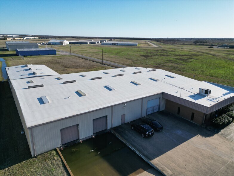 More Photos Of 109 Silent Wings Blvd, Terrell Warehouse For Lease