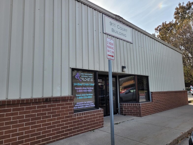 More Photos Of 911 Court St, Adel Freestanding For Sale