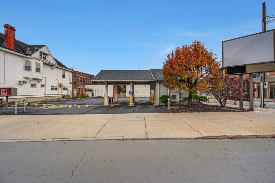 More Photos Of 67 Salem Ave, Carbondale Storefront Retail Office For Sale