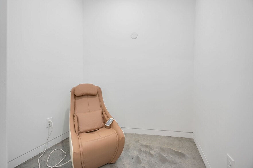 More Photos Of 5214 Harrisburg Blvd, Houston Office For Lease