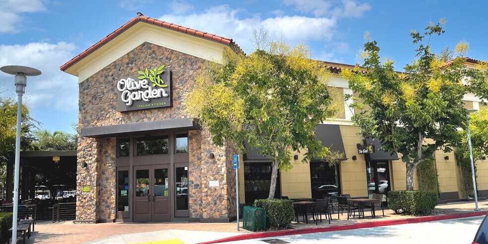 More Photos Of 2791 N Main St, Santa Ana Unknown For Lease