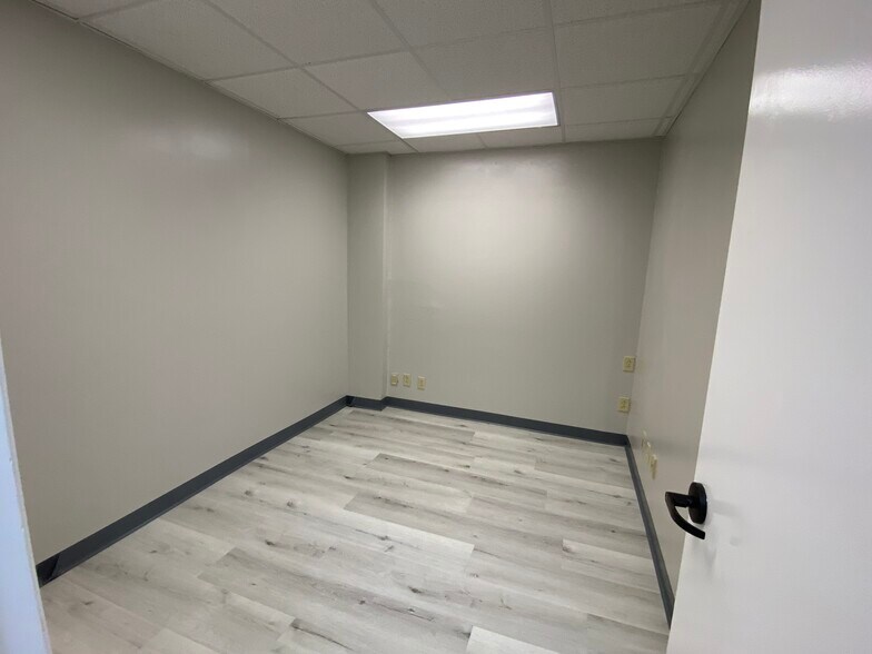 More Photos Of 1401 Applewood Dr, Dalton Medical For Lease