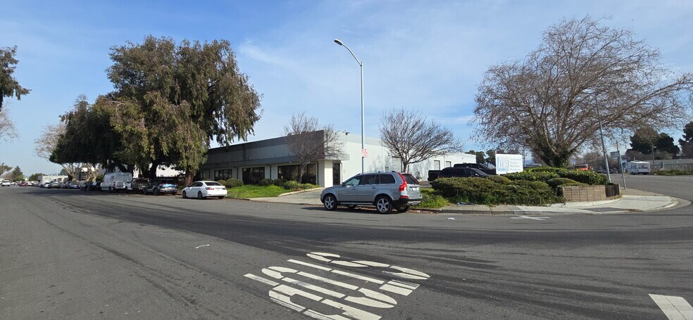 More Photos Of 23978 Connecticut St, Hayward Warehouse For Sale