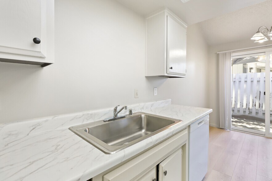 More Photos Of 2316 Villanova Cir, Sacramento Apartments For Sale