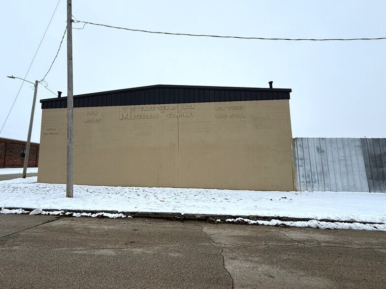 More Photos Of 151 Ferris st, Galesburg Industrial For Sale