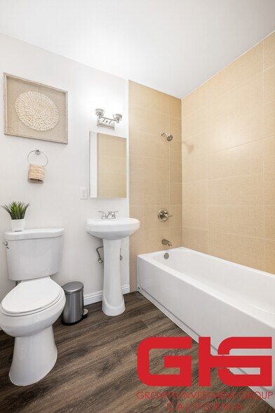 More Photos Of 31 N Parkwood Ave, Pasadena Apartments For Sale