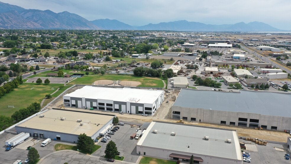 More Photos Of 310 N Genevea Rd, Lindon Unknown For Lease
