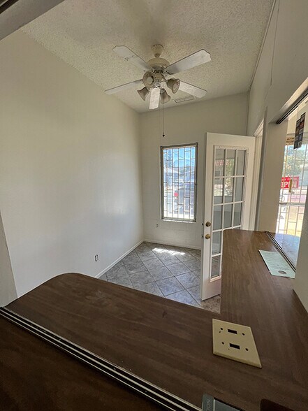 More Photos Of 147 N Gilbert St, Hemet Flex For Sale