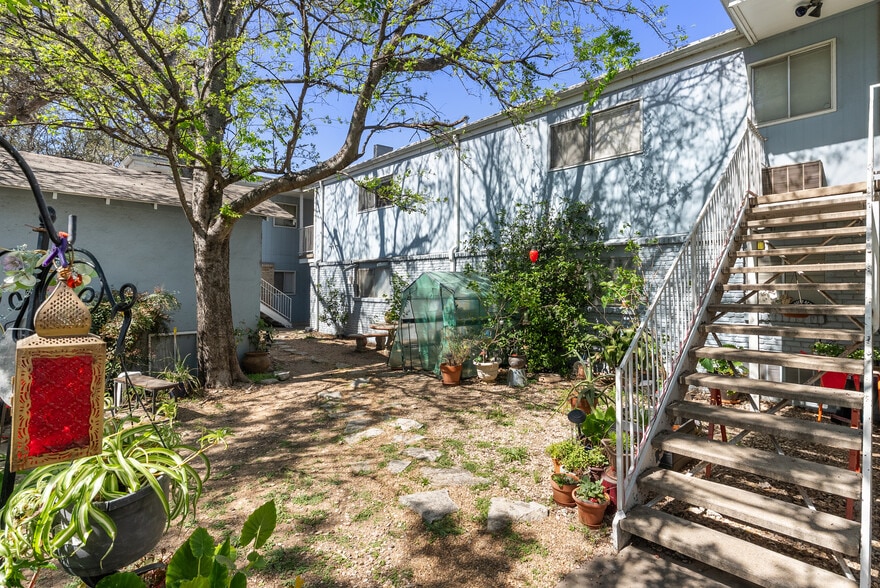 More Photos Of 515 Krebs Ln, Austin Apartments For Sale