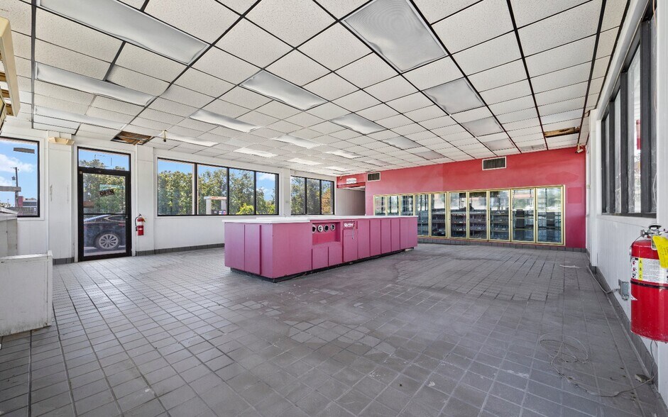 More Photos Of 6669 US-129 Hwy, Live Oak Convenience Store For Sale