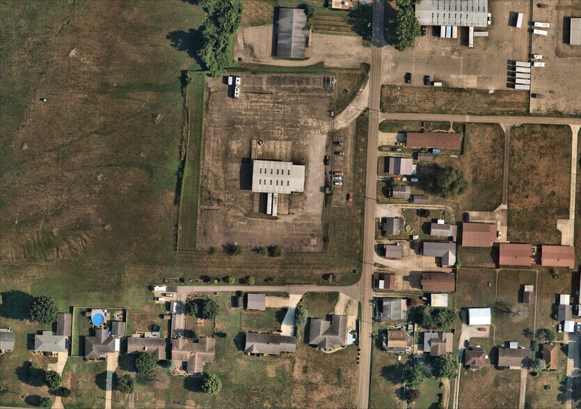 More Photos Of 123 Lee St, Belpre Distribution For Sale