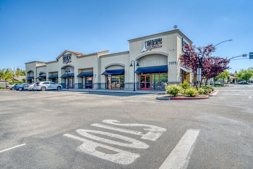More Photos Of 7075 N West Ave, Fresno Freestanding For Lease
