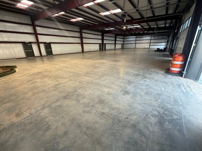 More Photos Of 1814 E Centerton Blvd, Bentonville Light Manufacturing For Lease