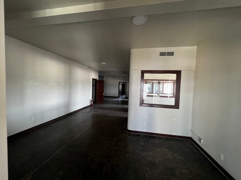 More Photos Of 1701 NW 5th St, Oklahoma City Warehouse For Sale