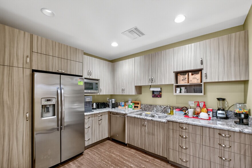 More Photos Of 196 S Fir St, Ventura Office For Lease