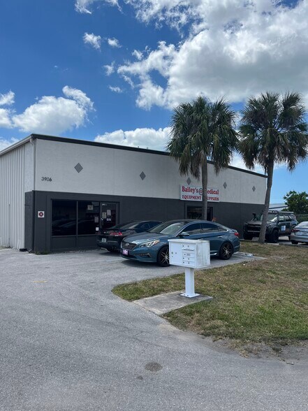 More Photos Of 3906 Arnold Ave, Naples Warehouse For Lease