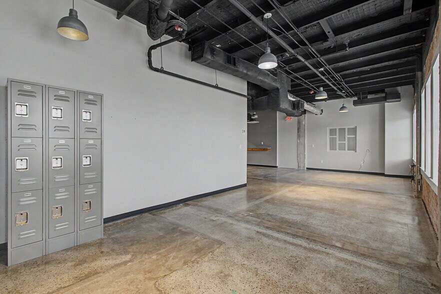 More Photos Of 111 E 27th St, Bryan Office For Lease