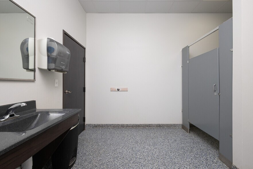 More Photos Of 317 Studdart Ave, Graceville General Retail For Sale