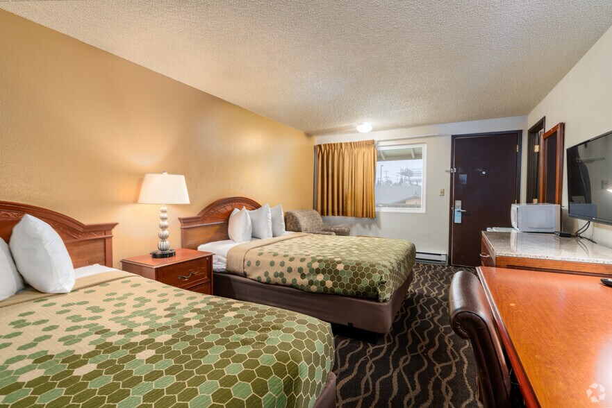 More Photos Of 408 Yakima Valley Hwy, Sunnyside Hotel For Sale