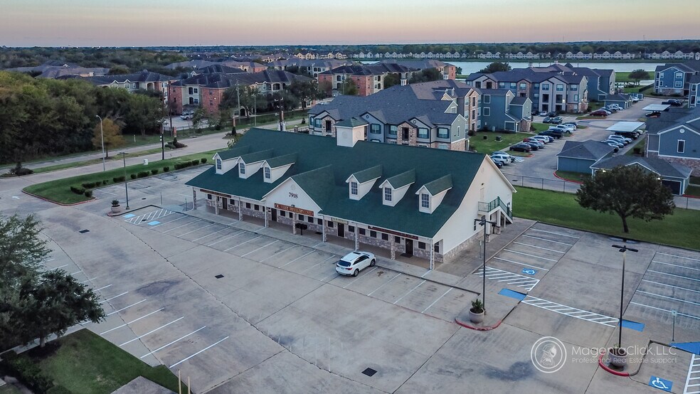 More Photos Of 7918 Broadway St, Pearland Unknown For Lease