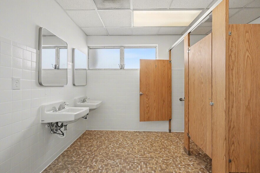 More Photos Of 1288 N Tamiami Trl, North Fort Myers Office For Lease