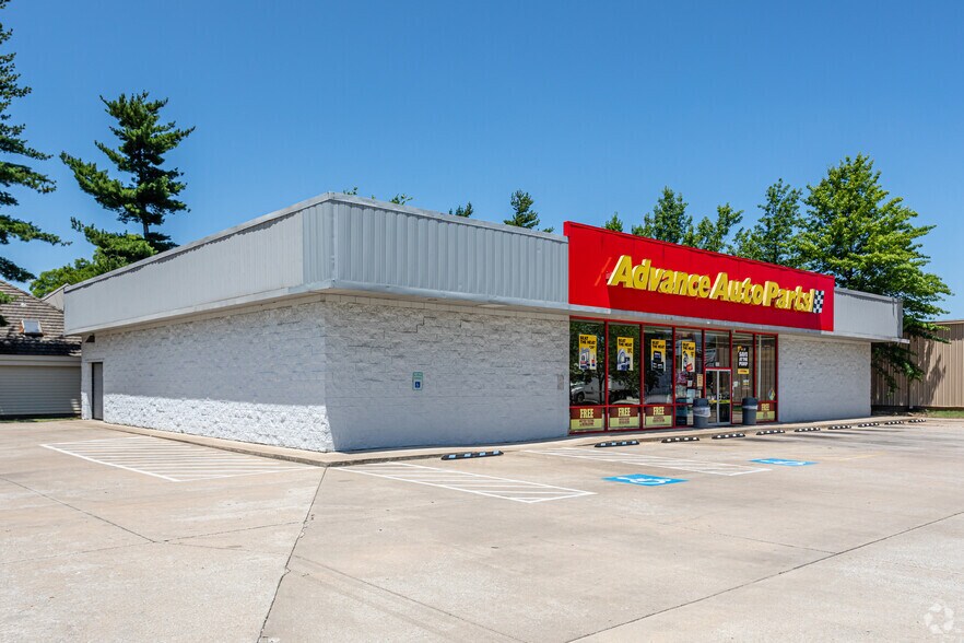 More Photos Of 100 N Thompson St, Springdale Freestanding For Sale