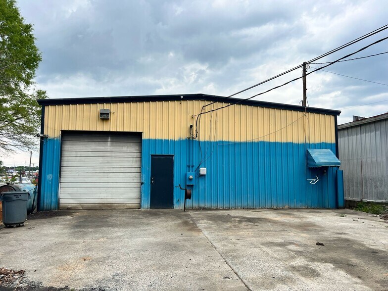 More Photos Of 2003 W Roosevelt Blvd, Monroe Warehouse For Lease