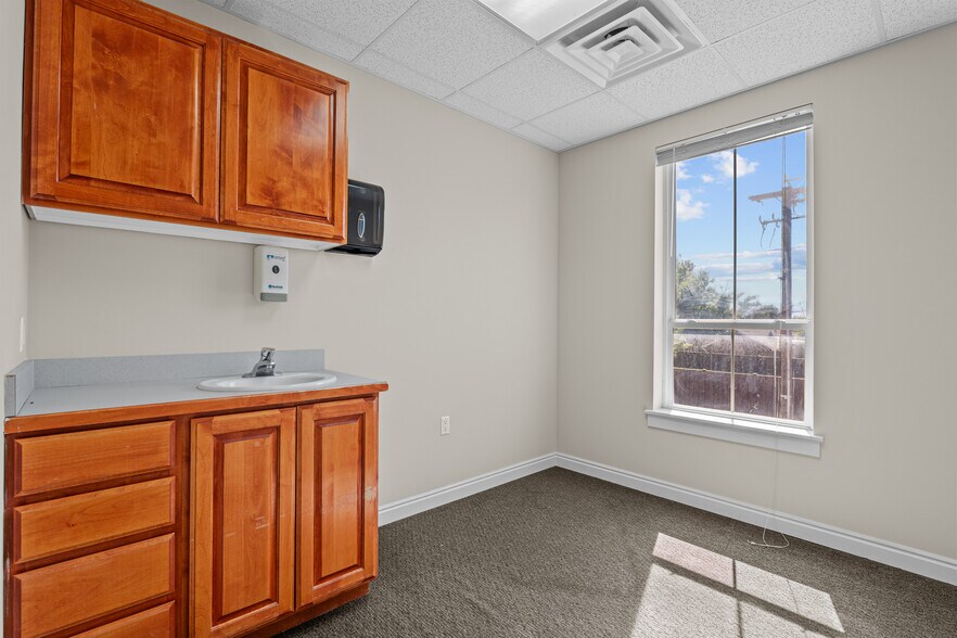 More Photos Of 411-423 N Orem Blvd, Orem Medical For Lease