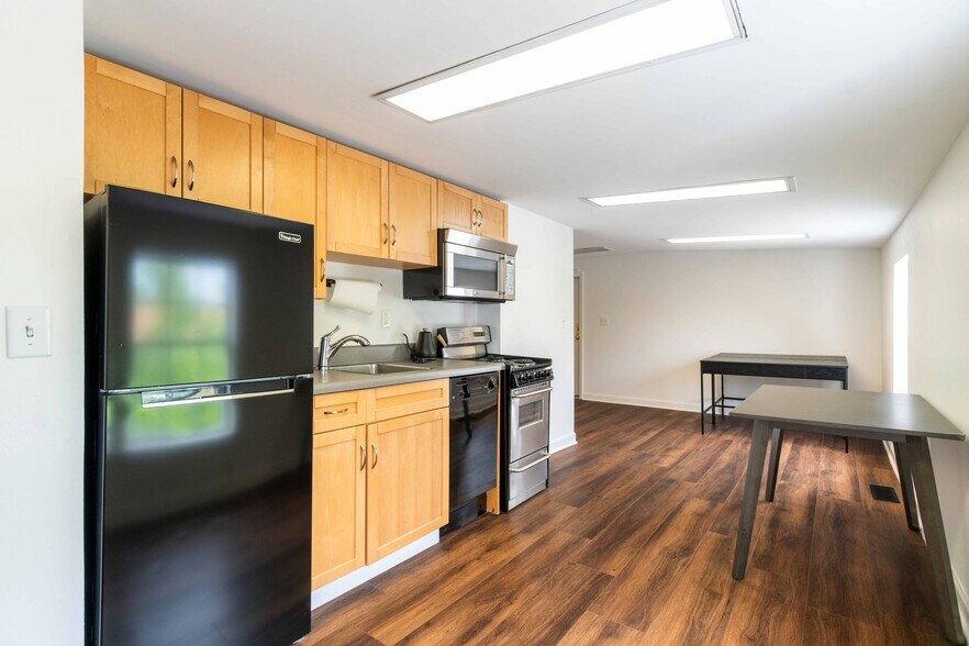 More Photos Of 4105 Hillsboro Cir, Nashville Office For Sale