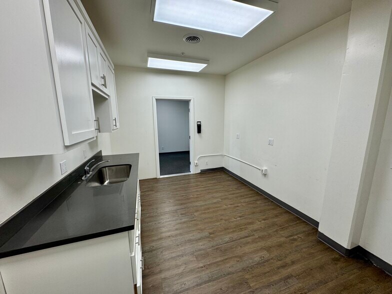 More Photos Of 138 W Harris Ave, South San Francisco Warehouse For Lease