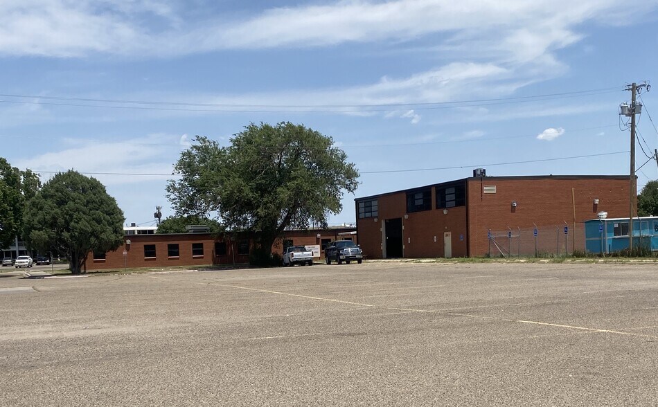 More Photos Of 2801 Duniven Cir, Amarillo Light Distribution For Lease