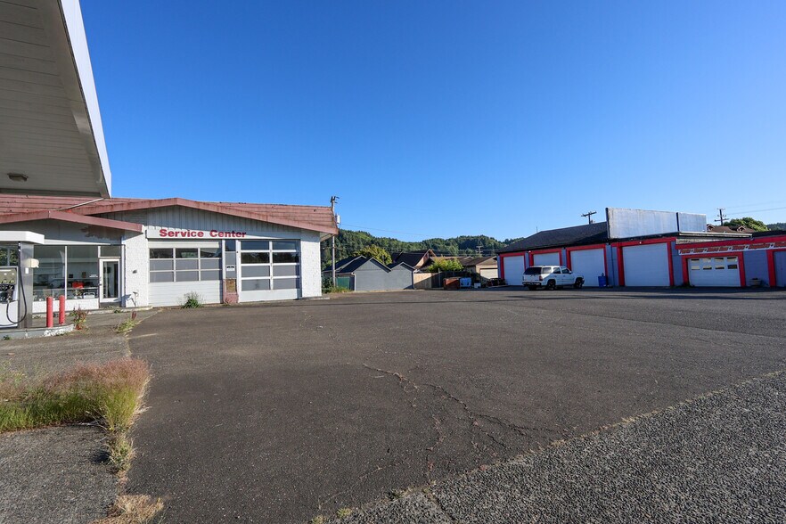More Photos Of 2118 Winchester Ave, Reedsport Convenience Store For Sale