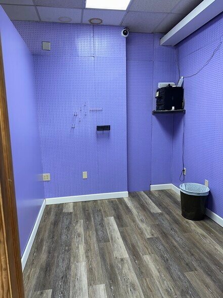 More Photos Of 574 W Main St, Plymouth Office Residential For Lease