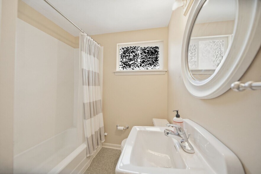 More Photos Of 2533 Sheridan Dr, Tonawanda Office For Sale