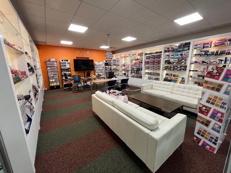 More Photos Of 19 Harbor Park Dr, Port Washington Warehouse For Sale