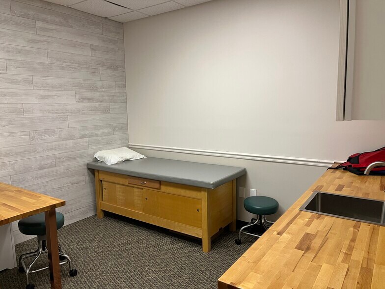 More Photos Of 1091 Pemberton Hill Rd, Apex Medical For Lease