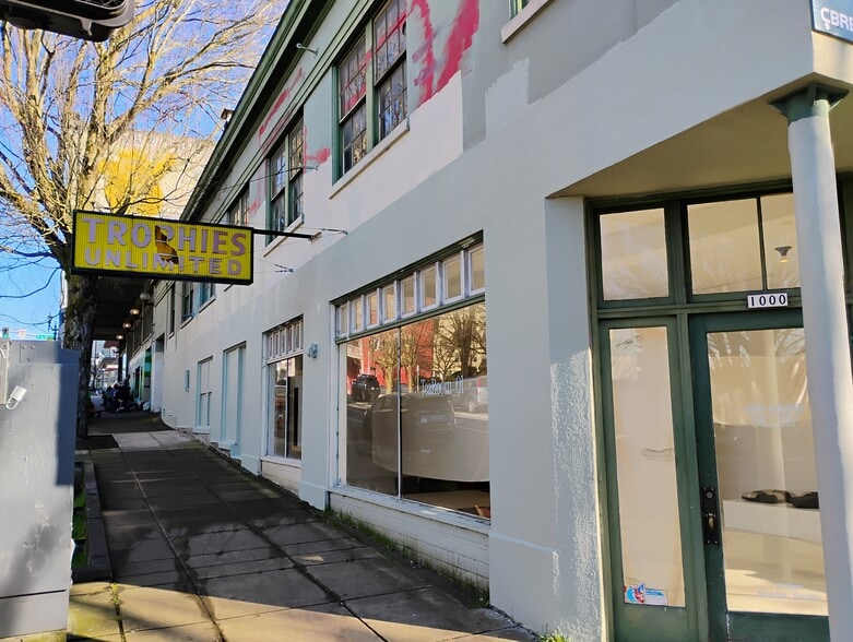 More Photos Of 1000-1010 E Burnside St, Portland Storefront For Sale