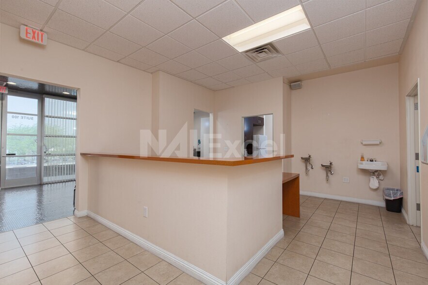 More Photos Of 1669 W Horizon Ridge Pky, Henderson Office For Sale