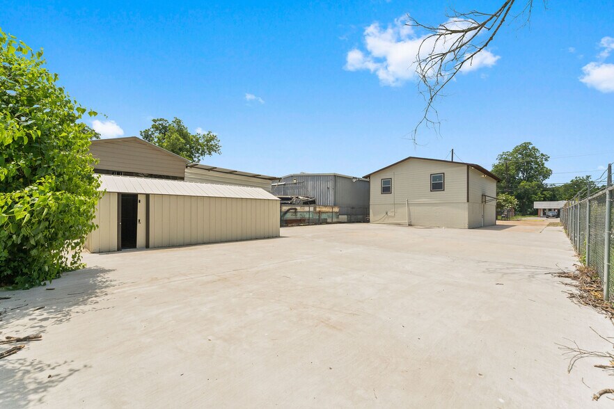 More Photos Of 6640 W Montgomery Rd, Houston Office For Sale