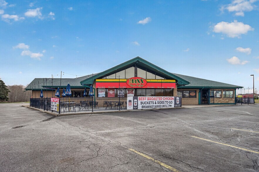 Primary Photo Of 17646 NE Central Ave, Ham Lake Restaurant For Sale