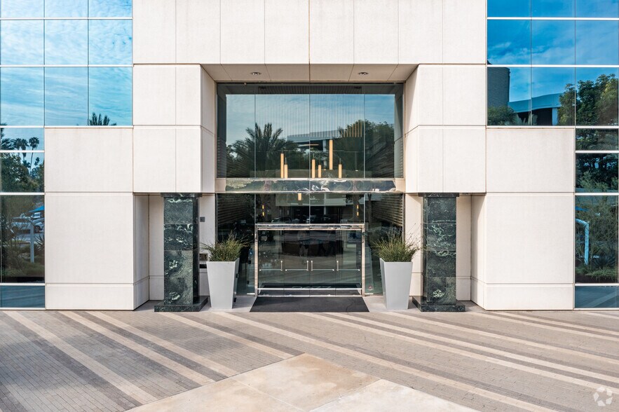 More Photos Of 2670 N Main St, Santa Ana Office For Lease